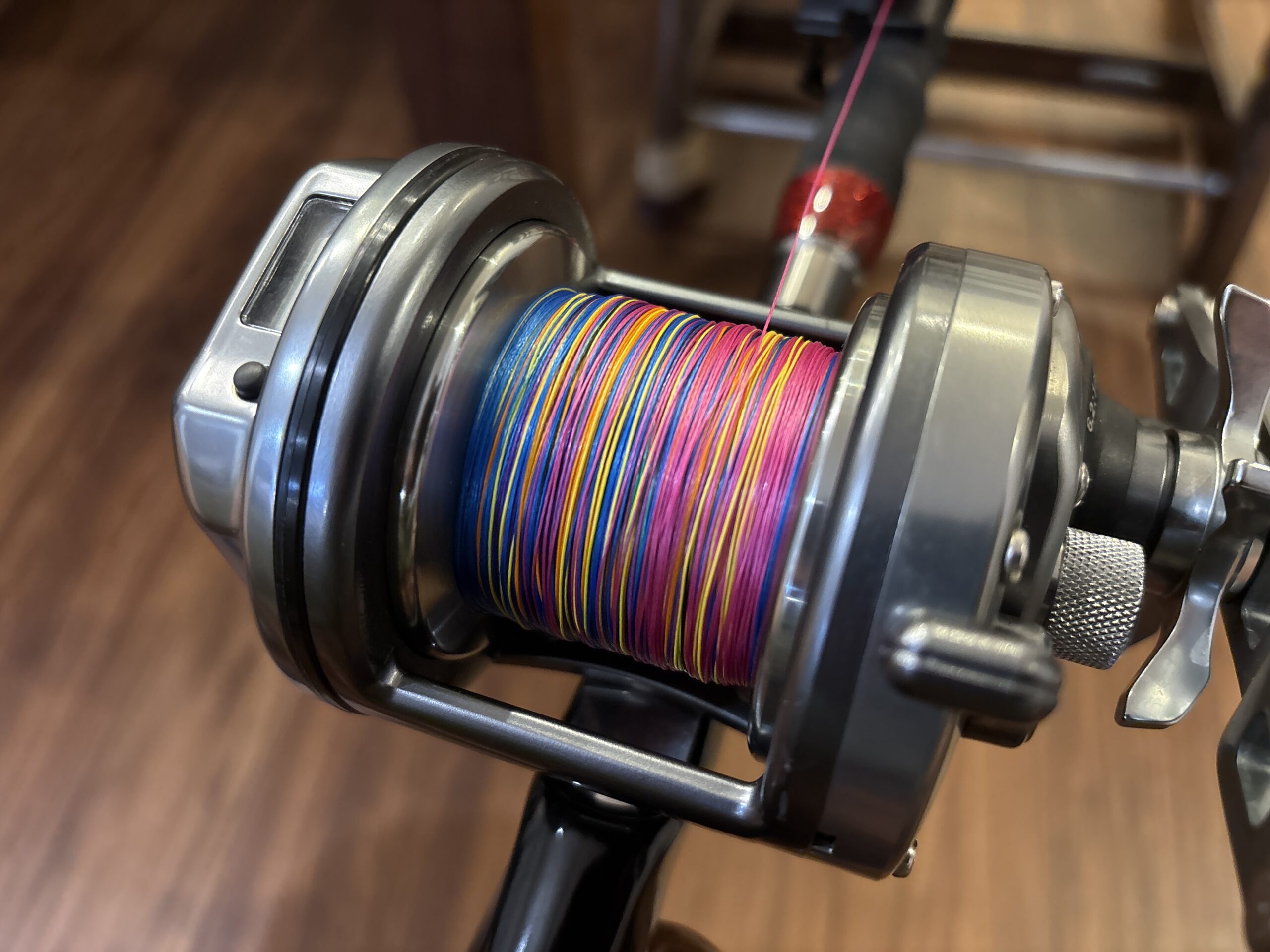 約150mのタナトル8 PE3号が巻かれたスピードマスター石鯛3000Tのスプール