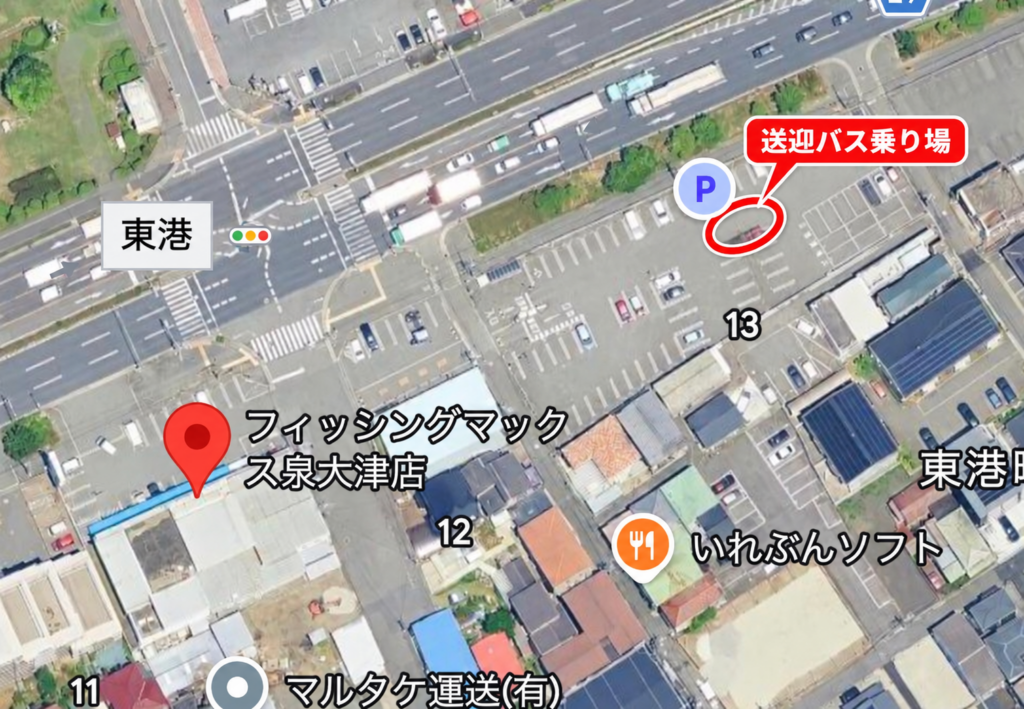 フィッシングマックス泉大津店の送迎バス乗り場。駐車場内の赤枠で停車位置を示した航空写真